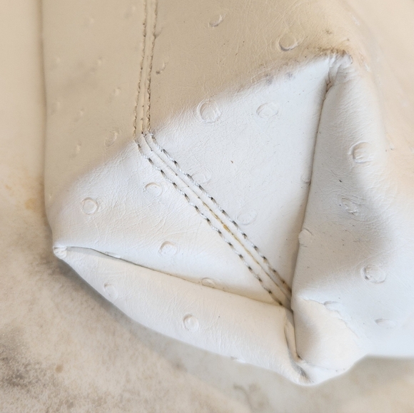 Guess white bag in preloved condition! - Picture 13 of 15